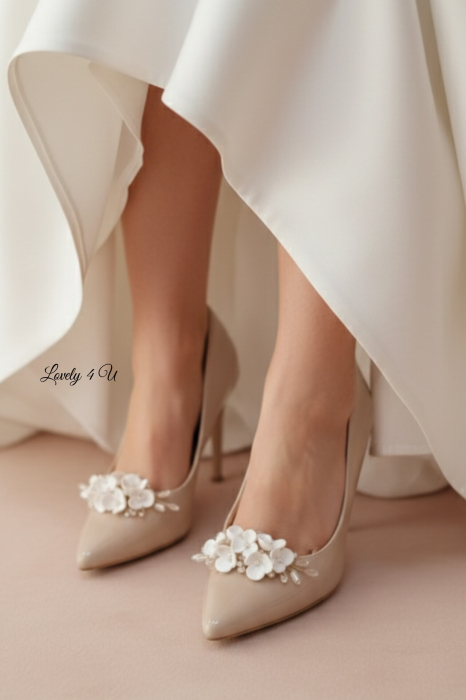 Clipsuri pentru pantofi mireasa FLORENCE - Accesorii handmade pentru pantofi cu flori, cristale Swarovski, bază placată cu aur  - ornamente pentru pantofi cu elemente Swarovski , realizate manual in Romania,CLIPSURI PANTOFI MIREASA, ACCESORII PANTOFI MIREASA, PANTOFI MIREASA, ACCESORII MIREASA CU FLORI, ACCESORII LOVELY 4 U, CLIPSURI CU PERLE SI FLORI , ACCESORII PENTRU PANTOFI, CLIPSURI PENTRU PANTOFI MIREASA, BIJUTERII MIREASA CU FLORI [12]