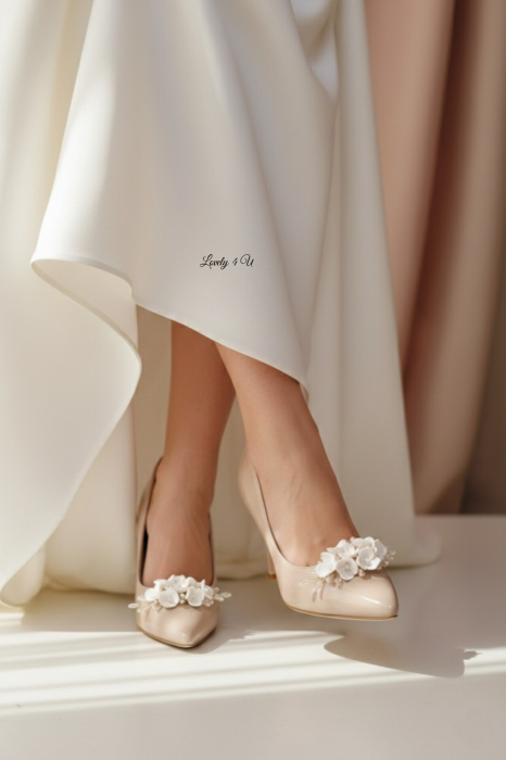 Clipsuri pentru pantofi mireasa FLORENCE - Accesorii handmade pentru pantofi cu flori, cristale Swarovski, bază placată cu aur  - ornamente pentru pantofi cu elemente Swarovski , realizate manual in Romania,CLIPSURI PANTOFI MIREASA, ACCESORII PANTOFI MIREASA, PANTOFI MIREASA, ACCESORII MIREASA CU FLORI, ACCESORII LOVELY 4 U, CLIPSURI CU PERLE SI FLORI , ACCESORII PENTRU PANTOFI, CLIPSURI PENTRU PANTOFI MIREASA, BIJUTERII MIREASA CU FLORI [8]