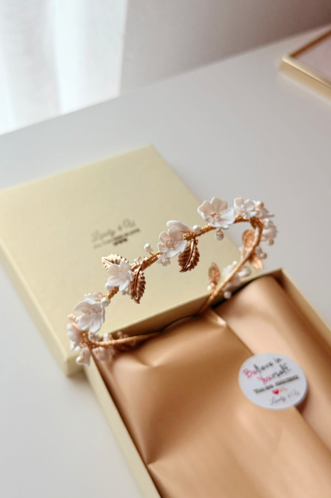 bentita mireasa,coronita aurie, coronita cu flori, coronita mireasa, diadema maireasa, mireasa 2024, TIARA MIREASA,CORONITA FRUNZE AURII,ACCESORII DE PAR MIREASA,BIJUTERII MIREASA, Accesori LOVELY 4 U, coronita cu flori mireasa, tiara cu frunze aurii mireasa, coronita cu perle mireasa, bentita aurie ,  coronita swarovski mireasa, coronita simpla mireasa, coronita finuta mireasa,  coronita flori nunta , coafura cu coronita mireasa tip printesa, [21]