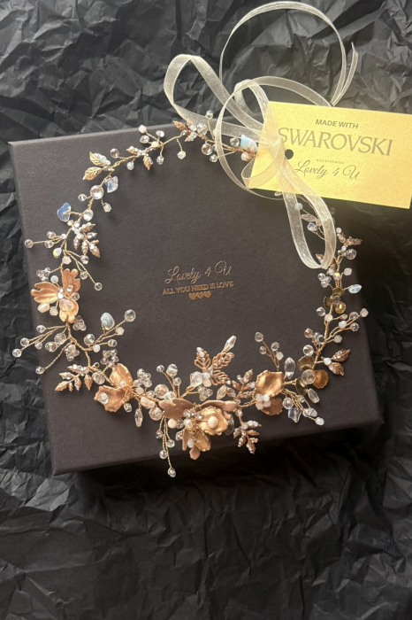 Diadema mireasa, Coroniță mireasa aurie, Accesorii Lovely 4 U, Diadema KARINA Princess – Accesoriu Handmade Elegant pentru Mirese, Diadema KARINA Princess – Strălucire Aurie cu Cristale Swarovski, Diadema KARINA Princess – Design Romantic și Sofisticat, Diadema KARINA Princess – Accesoriu de Lux Placat cu Aur 18K, Diadema KARINA Princess – Perfectă pentru Cocuri și Coafuri Împletite, Diadema KARINA Princess – Accesoriu Versatil pentru Mirese, Diadema KARINA Princess – Strălucire și Eleganță pentru Evenimente Speciale, Accesorii nuntă, Accesorii de lux nuntă, Bijuterii păr mireasă Accesoriu lung mireasa,  Diadema mireasa cu pietricele, Diadema, Bentiță mireasa cu Swarovski, Bentiță aurie, Bentițe mireasă [5]