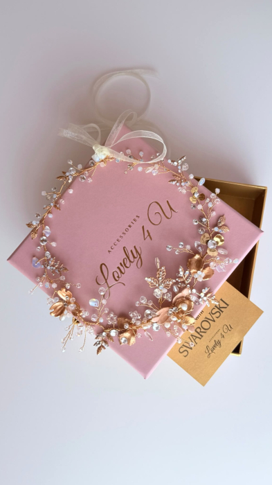Diadema mireasa, Coroniță mireasa aurie, Accesorii Lovely 4 U, Diadema KARINA Princess – Accesoriu Handmade Elegant pentru Mirese, Diadema KARINA Princess – Strălucire Aurie cu Cristale Swarovski, Diadema KARINA Princess – Design Romantic și Sofisticat, Diadema KARINA Princess – Accesoriu de Lux Placat cu Aur 18K, Diadema KARINA Princess – Perfectă pentru Cocuri și Coafuri Împletite, Diadema KARINA Princess – Accesoriu Versatil pentru Mirese, Diadema KARINA Princess – Strălucire și Eleganță pentru Evenimente Speciale, Accesorii nuntă, Accesorii de lux nuntă, Bijuterii păr mireasă Accesoriu lung mireasa,  Diadema mireasa cu pietricele, Diadema, Bentiță mireasa cu Swarovski, Bentiță aurie, Bentițe mireasă [17]