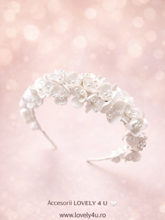 coroniță mireasă, coroniță mireasă handmade, coroniță mireasă flori, coroniță mireasă perle, coroniță placată cu argint, diademă mireasă handmade, accesoriu păr mireasă, coroniță romantică nuntă, coroniță flori albe, coroniță mireasă cu cristale, coroniță unicat mireasă, bijuterii handmade mireasă, accesoriu păr cu perle și cristale, coroniță elegantă nuntă, Lovely 4 U coroniță, [2]