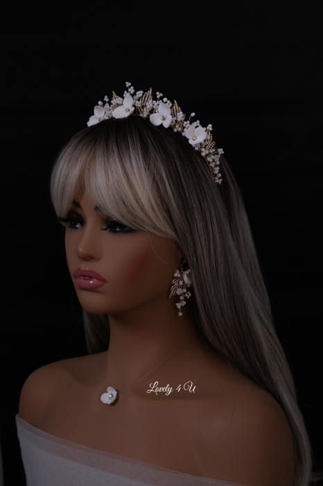 Coronita cu flori mireasa, Tiara mireasa cu flori, bijuterii mireasa, bijuterii par, bridal hairstyles, coafuri mirese, coronita mireasa, coronita printesa, de pus in par, decoratiuni par mireasa, diademe mireasa, tiara mireasa [26]