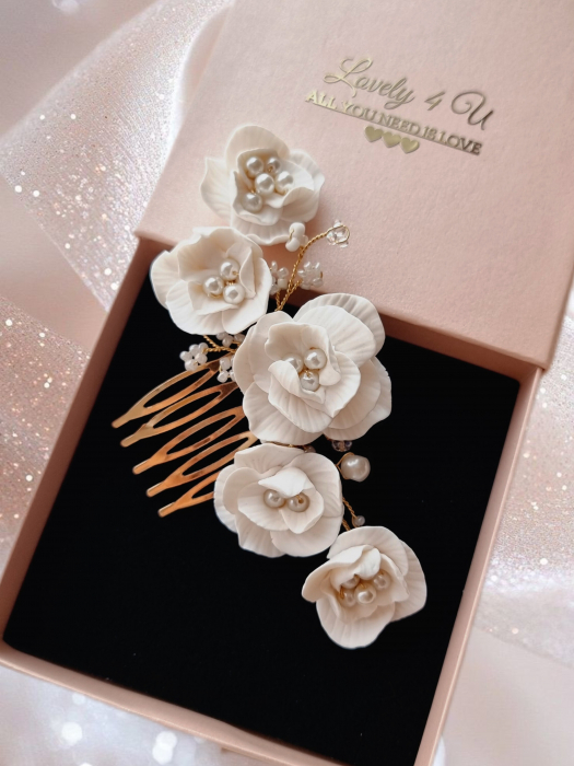 agrafa par mireasa cu perle, agrafa par mireasa cu flori, pin coc mireasa, set agrafe pentru mirese, ormamente per mireasa, perle, accesorii de par handmade, accesorii lovely 4 u ,  diadema mireasa cu flori, pieptan mic mireasa cu flori, pieptan cu bujori, pieptan voal mireasa, accesorii lovely 4 u, diadema si cercei mireasa, set accesorii mireasa, set diadema si cercei mireasa, set diadema bratara si cercei mireasa, accesorii de par mireasa, ornament par mireasa, decoratiuni de par pentru mirese, [2]