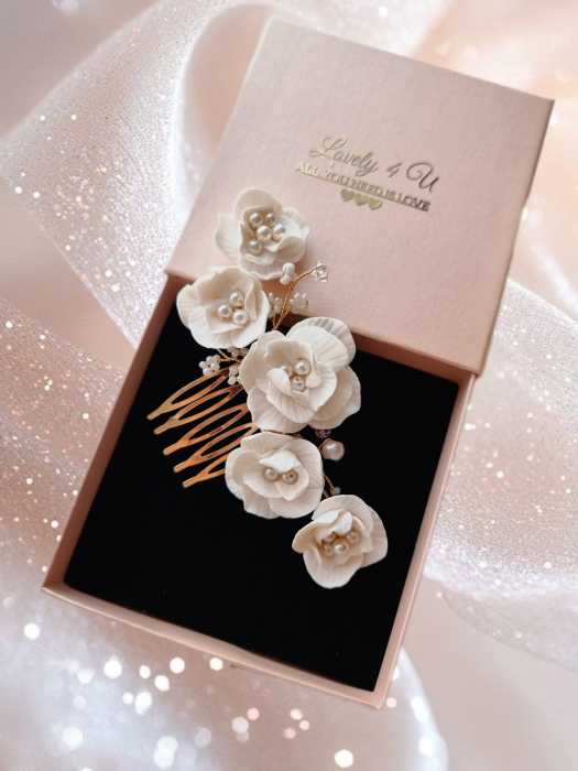 agrafa par mireasa cu perle, agrafa par mireasa cu flori, pin coc mireasa, set agrafe pentru mirese, ormamente per mireasa, perle, accesorii de par handmade, accesorii lovely 4 u ,  diadema mireasa cu flori, pieptan mic mireasa cu flori, pieptan cu bujori, pieptan voal mireasa, accesorii lovely 4 u, diadema si cercei mireasa, set accesorii mireasa, set diadema si cercei mireasa, set diadema bratara si cercei mireasa, accesorii de par mireasa, ornament par mireasa, decoratiuni de par pentru mirese, [5]