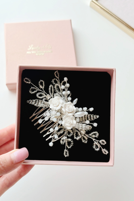 diadema mireasa, pieptan voal mireasa, accesorii pentru mirese, accesorii de par cununie civila, ACCESORII LOVELY 4 U, AGRAFE PAR MIREASA, AGRAFE CU FLORI MIREASA, PIN COC MIREASA, AGRAFE MIREASA, ACCESORII CU FLORI MIREASĂ, SET AGRAFE MIREASA, ACCESORII DE PĂR MIREASĂ, BIJUTERII MIREASA, AGRAFA PAR MIREASA, ACCESORIUL LATERAL MIREASA, ACCESORII LOVELY 4 U, AGRAFA , PERLE [19]