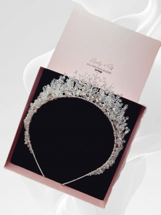 Coroniță mireasa, Diadema mireasa, Tiară mireasa, Coronita de par mireasa,DIADEMA MIREASA, ACCESORII DE PAR MIREASA,  Tiara mireasa cu pietricele, Coronita cristale. accesoriu auriu mireasa, accesoriu pentru par, coronita aurie, coronita mireasa, diadema mireasa, tiara cu frunze aurii, TIARA MIREASA, tiara nunta, accesorii LOVELY 4 U, Coronita de lux, mireasa 2024, coronita cu perle mireasa, coroana mireasa, coronita inalta mireasa, coronita premium, coronite de par pentru mirese [25]