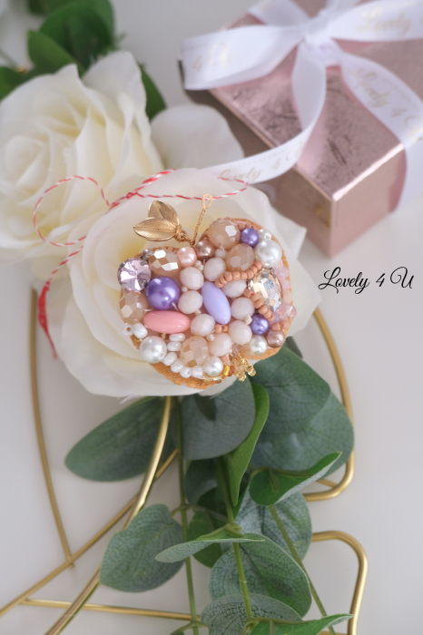 BROSA ROZ, BROSA MAR, PERLE ROSII, BIJUTERII PERLE ROZ, BROSE ELEGANTE, BIJUTERII MAR ROZ, ACCESORII MAR ROZ, BROSA HANDMADE, BROSE MARI MAR, BROSE DE LUX, 1 MARTIE, 8 MARTIE, BROSE MARI, BOSE, MAR ROZ, [8]