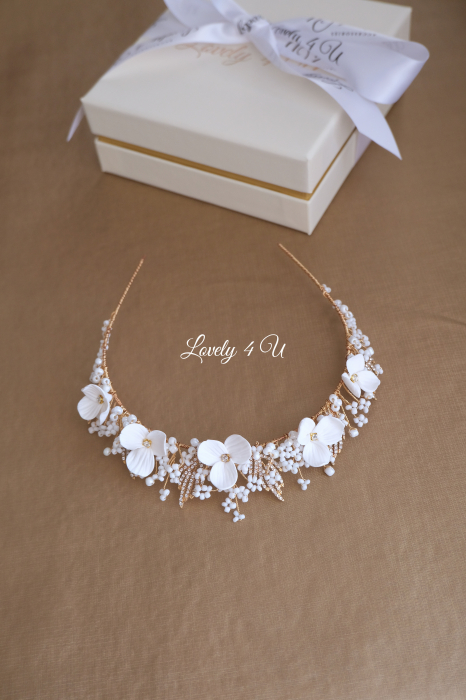 Coronita cu flori mireasa, Tiara mireasa cu flori, bijuterii mireasa, bijuterii par, bridal hairstyles, coafuri mirese, coronita mireasa, coronita printesa, de pus in par, decoratiuni par mireasa, diademe mireasa, tiara mireasa [5]