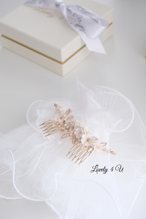 diadema swarovski, accesoriu auriu mireasa, accesoriu pentru par,  flori cires, pieptan mic cu frunze, accesoriu mic cu perle, accesorii de par mireasa, diadema de par mireasa cu flori, diadema aurie, accesorii mireasa timisoara, accesorii mireasa cluj, diadema mireasa lovely 4 u, diadema SI cercei mireasa, set accesorii nunta,  ACCESORII LOVELY 4 U, AGRAFE PAR MIREASA, AGRAFE CU FLORI MIREASA, PIN COC MIREASA, AGRAFE MIREASA, ACCESORII CU FLORI MIREASĂ, SET AGRAFE MIREASA, ACCESORII DE PĂR MIREASĂ, BIJUTERII MIREASA,   accesorii de lux mireasa, [9]