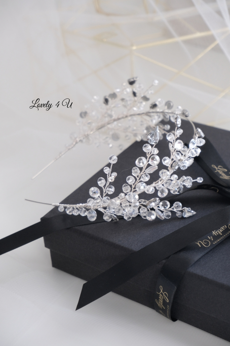 coronita mireasa, diadema cristale mireasa, diadema nunta, diadema statement, diadema dubla, tiara mireasa, tiara statement, tiara dubla, coronita dubla, Accesorii LOVELY 4 U, Coronita cristale, acceoriu elegant mireasa, acceoriu mic mireasa, bentita mireasa, bentita par cristale, cordeluta mireasa, coronita cristale, coronita mireasa, tiara mica cu cristale, tiara mireasa, lovely 4 u, accesorii lovely 4 u [6]