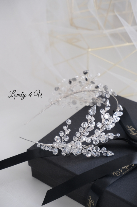 coronita mireasa, diadema cristale mireasa, diadema nunta, diadema statement, diadema dubla, tiara mireasa, tiara statement, tiara dubla, coronita dubla, Accesorii LOVELY 4 U, Coronita cristale, acceoriu elegant mireasa, acceoriu mic mireasa, bentita mireasa, bentita par cristale, cordeluta mireasa, coronita cristale, coronita mireasa, tiara mica cu cristale, tiara mireasa, lovely 4 u, accesorii lovely 4 u [5]