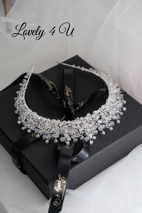 coronita mireasa,Diadema IVONNA – Coroniță Mireasă Handmade cu Cristale Aurora Borealis, Coroniță Regală IVONNA – Accesoriu de Lux pentru Mireasă, Diadema IVONNA – Strălucire și Eleganță pentru Ziua Nunții, Diadema Handmade IVONNA – Cristale și Argint pentru Coafuri Elegante, Coroniță IVONNA – Accesoriu de Păr Premium pentru Mirese, Diadema IVONNA – Design Sofisticat cu Reflexii Aurora Borealis, Coroniță de Poveste IVONNA – Eleganță și Strălucire Handmade, Diadema Placată cu Argint IVONNA – Accesoriu Rafinat de Mireasă, Coroniță pentru Coafuri de Vis – Model IVONNA Handmade, Diadema IVONNA – Strălucește în Ziua Nunții cu un Accesoriu Unicat, diadema cristale mireasa, coronita mireasa printesa, diadema nunta, diadema statement, diadema Swarovski, tiara mireasa, tiara statement, tiara Swarovski, accesorii LOVELY 4 U, CORONITA MIREASA CU CRISTALE, coronita mireasa cu cristale, coronita mireasa cu pietricele, accesori lovely 4u, coronita mireasa timisoara, coronita mireasa cluj, coronita mireasa bucuresti, coronita mireasa brasov, coronita mireasa constanta, bijuterii mireasa cu cristale, coronite mireasa handmade, coronita 2024, mireasa 2024, coafura mireasa cu coronita, coafuri mireasa cu coroata, tiara mireasa cu cristale, lovely for you, [11]