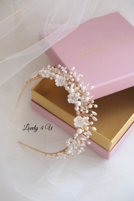 accesoriu auriu mireasa, accesoriu pentru par, coronita aurie, coronita mireasa, diadema mireasa, tiara cu frunze aurii, TIARA MIREASA, tiara nunta, accesorii LOVELY 4 U, Coronita de lux, mireasa 2024, coronita cu perle mireasa, coroana mireasa, coronita inalta mireasa, coronita premium, coronite de par pentru mirese [3]