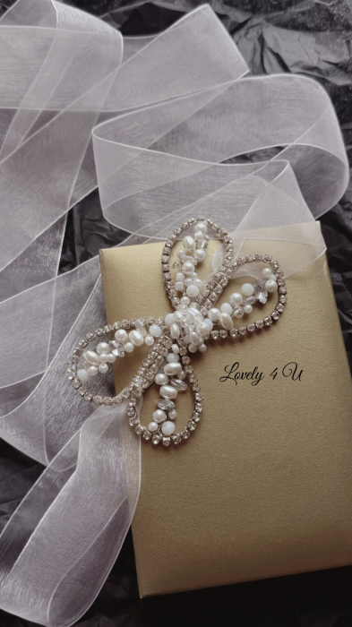 Eșarfă pentru dezgătitul miresei AMELIE – handmade cu fundă din perle și cristale [3]