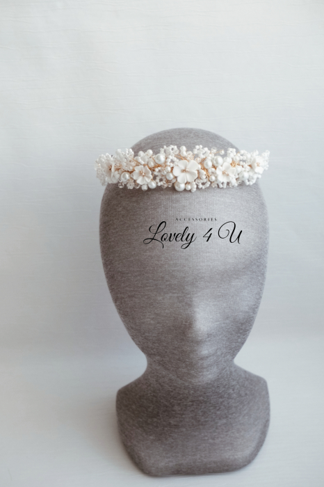 ACCESORII LOVELY 4 U, CORONITA PAR MIREASA, diadema mireasă, coroniță mireasă, accesoriu păr mireasă, coroniță handmade, bijuterii mireasă, diadema cu perle, coroniță cu cristale Swarovski, accesoriu elegant mireasă, bijuterii nuntă, coroniță finuță, diademă placată cu aur, coroniță cu flori modelate manual, accesoriu păr sofisticat, bijuterii handmade România, diadema romantică, coroniță mireasă cu perle și cristale, accesoriu regal mireasă, accesorii premium mireasă, bijuterii placate cu argint 925, coroniță personalizată, accesoriu mireasă stil boho, diademă elegantă, accesoriu păr nuntă, bijuterii de lux mireasă, coroniță mireasă vintage, coroniță mireasă minimalistă, accesoriu păr pentru evenimente speciale, accesorii mireasă handmade, accesoriu păr rafinat, coroniță mireasă florală, bijuterii sofisticate mireasă, accesoriu mireasă delicat și feminin.accesoriu auriu mireasa, accesoriu pentru par, coronita aurie, coronita mireasa, diadema mireasa, tiara cu frunze aurii, TIARA MIREASA, tiara nunta, accesorii LOVELY 4 U, Coronita de lux, mireasa 2024, coronita cu perle mireasa, coroana mireasa, coronita inalta mireasa, coronita premium, coronite de par pentru mirese,CORONITA CU FLORI MIREASA, DIADEMA MIREASA, TIARA MIREASA, ACCESORII CU FLORI MIREASĂ, SET AGRAFE MIREASA, ACCESORII DE PĂR MIREASĂ,  LOVELY 4 U , Set bijuterii mireasa, Set bijuterii mireasa perle, [19]