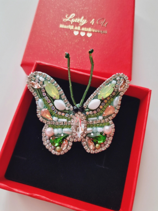 broșă fluture, broșă handmade, broșă unicat, broșă elegantă, broșă fluture cu cristale, broșă fluture multicolor, broșă cu perle, broșă cu pietre prețioase, broșă fashion, broșă statement, broșă fluture placată cu aur, broșă rafinată, bijuterii fluture, broșă cu mesaj motivațional, broșă inspirație natură, broșă premium, broșă sofisticată, broșă fluture de colecție, broșă personalizată, bijuterii handmade, broșă cu fluture [3]