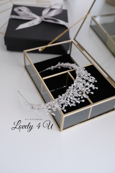 Coroniță mireasa, Diadema mireasa, Tiară mireasa, Coronita de par mireasa,DIADEMA MIREASA, ACCESORII DE PAR MIREASA,  Tiara mireasa cu pietricele, Coronita cristale. accesoriu auriu mireasa, accesoriu pentru par, coronita aurie, coronita mireasa, diadema mireasa, tiara cu frunze aurii, TIARA MIREASA, tiara nunta, accesorii LOVELY 4 U, Coronita de lux, mireasa 2024, coronita cu perle mireasa, coroana mireasa, coronita inalta mireasa, coronita premium, coronite de par pentru mirese [16]