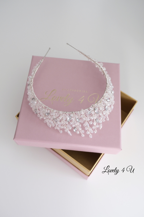 Coroniță mireasa, Diadema mireasa, Tiară mireasa, Coronita de par mireasa,DIADEMA MIREASA, ACCESORII DE PAR MIREASA,  Tiara mireasa cu pietricele, Coronita cristale. accesoriu auriu mireasa, accesoriu pentru par, coronita aurie, coronita mireasa, diadema mireasa, tiara cu frunze aurii, TIARA MIREASA, tiara nunta, accesorii LOVELY 4 U, Coronita de lux, mireasa 2024, coronita cu perle mireasa, coroana mireasa, coronita inalta mireasa, coronita premium, coronite de par pentru mirese [24]