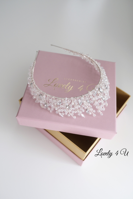 Coroniță mireasa, Diadema mireasa, Tiară mireasa, Coronita de par mireasa,DIADEMA MIREASA, ACCESORII DE PAR MIREASA,  Tiara mireasa cu pietricele, Coronita cristale. accesoriu auriu mireasa, accesoriu pentru par, coronita aurie, coronita mireasa, diadema mireasa, tiara cu frunze aurii, TIARA MIREASA, tiara nunta, accesorii LOVELY 4 U, Coronita de lux, mireasa 2024, coronita cu perle mireasa, coroana mireasa, coronita inalta mireasa, coronita premium, coronite de par pentru mirese [2]