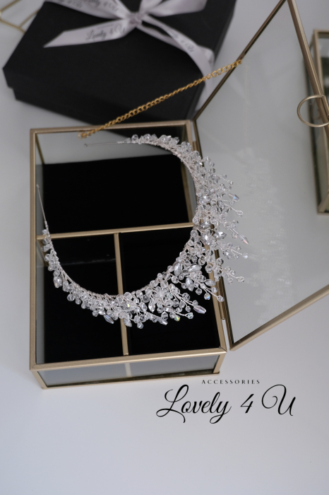 Coroniță mireasa, Diadema mireasa, Tiară mireasa, Coronita de par mireasa,DIADEMA MIREASA, ACCESORII DE PAR MIREASA,  Tiara mireasa cu pietricele, Coronita cristale. accesoriu auriu mireasa, accesoriu pentru par, coronita aurie, coronita mireasa, diadema mireasa, tiara cu frunze aurii, TIARA MIREASA, tiara nunta, accesorii LOVELY 4 U, Coronita de lux, mireasa 2024, coronita cu perle mireasa, coroana mireasa, coronita inalta mireasa, coronita premium, coronite de par pentru mirese [21]