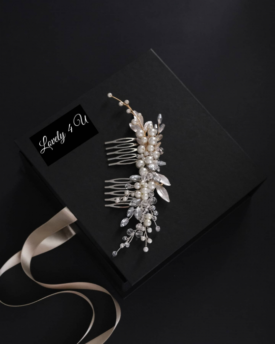AGRAFA MIREASA, Bijuterii nunta, Coafuri mireasa, Rochii mireasa, ACCESORII DE PAR MIREASA, DIADEMA MIREASA, TIARA MIREASA, ACCESORII  NUNTA, MIREASA 2024, ACCESORII LOVELY 4 U, PIEPTAN VOAL MIREASA, ACCESORIU DE PAR mireasa cu frunze si perle, DIADEMA MIREASA CU FRUNZE, DIADEMA MIREASA CU PERLE [12]