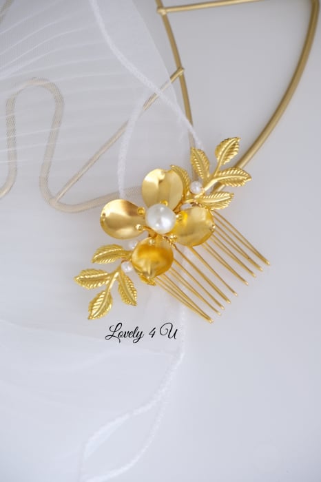 AGRAFA PAR MIREASA, ACCESORIUL LATERAL MIREASA, ACCESORII LOVELY 4 U, AGRAFA FRUNZE AURII, PERLE SWAROVSKI, FRUNZE METALICE AURII, FIR PLACAT CU AUR, PIEPTAN MIREASA, DIADEMA MIREASA, ACCESORIU PAR MIREASA, ACCESORII DE PAR MIRESE, ACCESORII NUNTA, ACCESORII CU PERLE, DIADEMA CU PERLE, PIEPTAN VOAL MIREASA, BIJUTERII PAR MIREASA, CORONITA, AGRAFA COC SWAROVSKI [6]