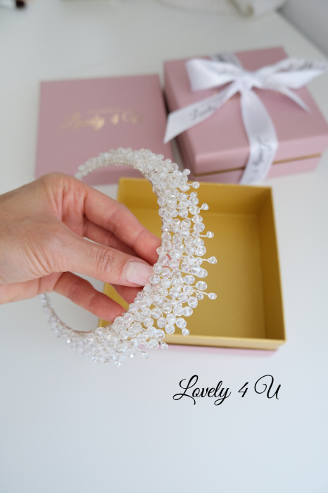 coronita mireasa,Diadema IVONNA – Coroniță Mireasă Handmade cu Cristale Aurora Borealis, Coroniță Regală IVONNA – Accesoriu de Lux pentru Mireasă, Diadema IVONNA – Strălucire și Eleganță pentru Ziua Nunții, Diadema Handmade IVONNA – Cristale și Argint pentru Coafuri Elegante, Coroniță IVONNA – Accesoriu de Păr Premium pentru Mirese, Diadema IVONNA – Design Sofisticat cu Reflexii Aurora Borealis, Coroniță de Poveste IVONNA – Eleganță și Strălucire Handmade, Diadema Placată cu Argint IVONNA – Accesoriu Rafinat de Mireasă, Coroniță pentru Coafuri de Vis – Model IVONNA Handmade, Diadema IVONNA – Strălucește în Ziua Nunții cu un Accesoriu Unicat, diadema cristale mireasa, coronita mireasa printesa, diadema nunta, diadema statement, diadema Swarovski, tiara mireasa, tiara statement, tiara Swarovski, accesorii LOVELY 4 U, CORONITA MIREASA CU CRISTALE, coronita mireasa cu cristale, coronita mireasa cu pietricele, accesori lovely 4u, coronita mireasa timisoara, coronita mireasa cluj, coronita mireasa bucuresti, coronita mireasa brasov, coronita mireasa constanta, bijuterii mireasa cu cristale, coronite mireasa handmade, coronita 2024, mireasa 2024, coafura mireasa cu coronita, coafuri mireasa cu coroata, tiara mireasa cu cristale, lovely for you, [34]