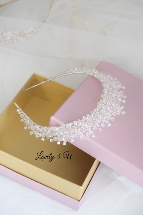 coronita mireasa,Diadema IVONNA – Coroniță Mireasă Handmade cu Cristale Aurora Borealis, Coroniță Regală IVONNA – Accesoriu de Lux pentru Mireasă, Diadema IVONNA – Strălucire și Eleganță pentru Ziua Nunții, Diadema Handmade IVONNA – Cristale și Argint pentru Coafuri Elegante, Coroniță IVONNA – Accesoriu de Păr Premium pentru Mirese, Diadema IVONNA – Design Sofisticat cu Reflexii Aurora Borealis, Coroniță de Poveste IVONNA – Eleganță și Strălucire Handmade, Diadema Placată cu Argint IVONNA – Accesoriu Rafinat de Mireasă, Coroniță pentru Coafuri de Vis – Model IVONNA Handmade, Diadema IVONNA – Strălucește în Ziua Nunții cu un Accesoriu Unicat, diadema cristale mireasa, coronita mireasa printesa, diadema nunta, diadema statement, diadema Swarovski, tiara mireasa, tiara statement, tiara Swarovski, accesorii LOVELY 4 U, CORONITA MIREASA CU CRISTALE, coronita mireasa cu cristale, coronita mireasa cu pietricele, accesori lovely 4u, coronita mireasa timisoara, coronita mireasa cluj, coronita mireasa bucuresti, coronita mireasa brasov, coronita mireasa constanta, bijuterii mireasa cu cristale, coronite mireasa handmade, coronita 2024, mireasa 2024, coafura mireasa cu coronita, coafuri mireasa cu coroata, tiara mireasa cu cristale, lovely for you, [20]