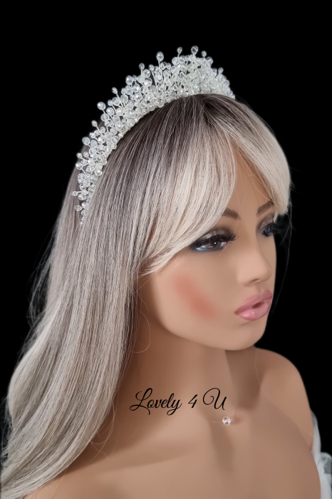 CORONITA MIREASA, DIADEMA MIREASA, COAFURI MIREASA, IDEI nunta, Coronița JASMIN - Accesoriu Elegant Handmade pentru Mirese Coronița JASMIN - Strălucire și Rafinament cu Cristale și Argint 925 JASMIN - Coroniță Handmade pentru Coafuri de Mireasă Coronița de Mireasă JASMIN - Detalii Fine și Cristale Strălucitoare JASMIN - Diademă Handmade, Placată cu Argint 925, pentru Mirese Accesoriu Mireasă JASMIN - Coroniță Handmade cu Cristale Premium Coronița JASMIN - Eleganță și Strălucire pentru Ziua Nunții  BIJUTERII MIREASA, TIARA MIREASA, ACCESORII LOVELY 4 U, BIJUTERII 2023, CORONITE MIRESE, DIADEME MIRESE, [3]