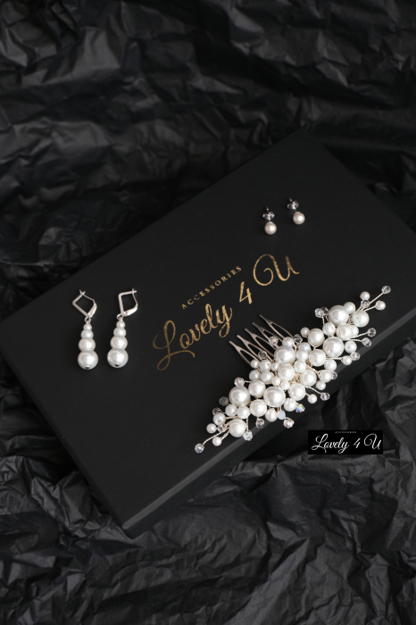 Accesoriu par mireasa, cristale Accesorii par mireasa, Accesoriu JESY – Eleganță și Strălucire pentru Mirese, Accesoriu Handmade JESY – Perle și Cristale Transparente, JESY – Accesoriu de Păr Mireasă, Placat cu Argint 925, Accesoriu JESY – Perfect pentru Cocuri și Coafuri Romantice, JESY – Accesoriu de Lux pentru Fixarea Voalului, Accesoriu de Păr JESY – Design Elegant și Versatil, JESY – Accesoriu Mireasă cu Perle și Cristale,accesoriu par mireasa, agrafa mireasa, cluj napoca, diadema cu flori., diadema ivory, diadema trandafiri, mireasa bucuresti, mireasa cluj, pieptene mireasa, [2]