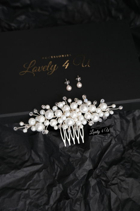 Accesoriu par mireasa, cristale Accesorii par mireasa, Accesoriu JESY – Eleganță și Strălucire pentru Mirese, Accesoriu Handmade JESY – Perle și Cristale Transparente, JESY – Accesoriu de Păr Mireasă, Placat cu Argint 925, Accesoriu JESY – Perfect pentru Cocuri și Coafuri Romantice, JESY – Accesoriu de Lux pentru Fixarea Voalului, Accesoriu de Păr JESY – Design Elegant și Versatil, JESY – Accesoriu Mireasă cu Perle și Cristale,accesoriu par mireasa, agrafa mireasa, cluj napoca, diadema cu flori., diadema ivory, diadema trandafiri, mireasa bucuresti, mireasa cluj, pieptene mireasa, [9]