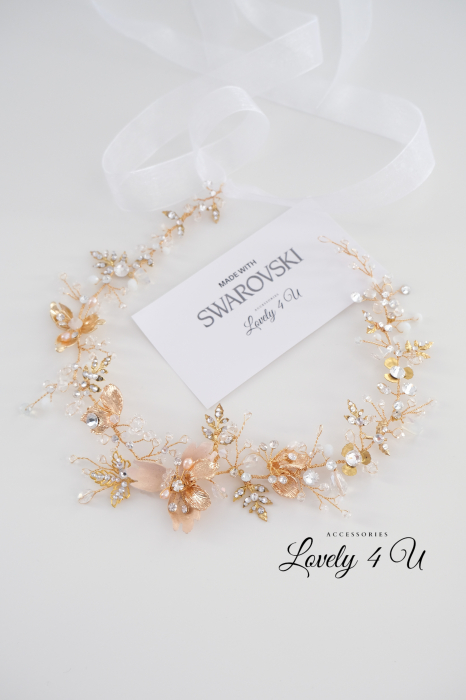 Diadema mireasa, Coroniță mireasa aurie, Accesorii Lovely 4 U, Diadema KARINA Princess – Accesoriu Handmade Elegant pentru Mirese, Diadema KARINA Princess – Strălucire Aurie cu Cristale Swarovski, Diadema KARINA Princess – Design Romantic și Sofisticat, Diadema KARINA Princess – Accesoriu de Lux Placat cu Aur 18K, Diadema KARINA Princess – Perfectă pentru Cocuri și Coafuri Împletite, Diadema KARINA Princess – Accesoriu Versatil pentru Mirese, Diadema KARINA Princess – Strălucire și Eleganță pentru Evenimente Speciale, Accesorii nuntă, Accesorii de lux nuntă, Bijuterii păr mireasă Accesoriu lung mireasa,  Diadema mireasa cu pietricele, Diadema, Bentiță mireasa cu Swarovski, Bentiță aurie, Bentițe mireasă [4]