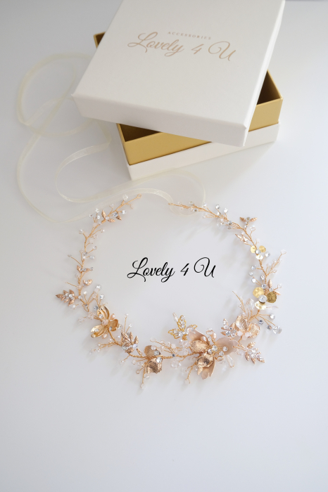 Diadema mireasa, Coroniță mireasa aurie, Accesorii Lovely 4 U, Diadema KARINA Princess – Accesoriu Handmade Elegant pentru Mirese, Diadema KARINA Princess – Strălucire Aurie cu Cristale Swarovski, Diadema KARINA Princess – Design Romantic și Sofisticat, Diadema KARINA Princess – Accesoriu de Lux Placat cu Aur 18K, Diadema KARINA Princess – Perfectă pentru Cocuri și Coafuri Împletite, Diadema KARINA Princess – Accesoriu Versatil pentru Mirese, Diadema KARINA Princess – Strălucire și Eleganță pentru Evenimente Speciale, Accesorii nuntă, Accesorii de lux nuntă, Bijuterii păr mireasă Accesoriu lung mireasa,  Diadema mireasa cu pietricele, Diadema, Bentiță mireasa cu Swarovski, Bentiță aurie, Bentițe mireasă [9]