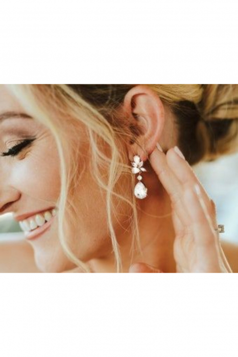 Cercei mireasa, Bijuterii mireasa, CERCEI LOVELY 4 U, CERCEI ELEGANTI, CERCEI PREMIUM, CERCEI REALIZATI MANUAL, CERCEI DE LUX, CERCEI NUNTA, NUNTA 2024, ACCESORII NUNTA, ACCESORII LOVELY 4U, BIJUTERII  accesorii lovely 4 u, cercei aur alb mireasa, cercei 2024 , cercei cu pietre, cercei cubic ziconia,  cercei lungi mireasa, bijuterii argint, bijuterii mireasa, bijuterii nunta, bijuterii ziconiu, cadouri pentru ea, cercei argint, cercei cristale swarovski, cercei discreti, cercei eleganti mireasa, cercei handmade, cercei mireasa, cercei picaturi mireasa, cercei pietre swarovski, cercei stralucitori mireasa, pietre swarovski mireasa [9]