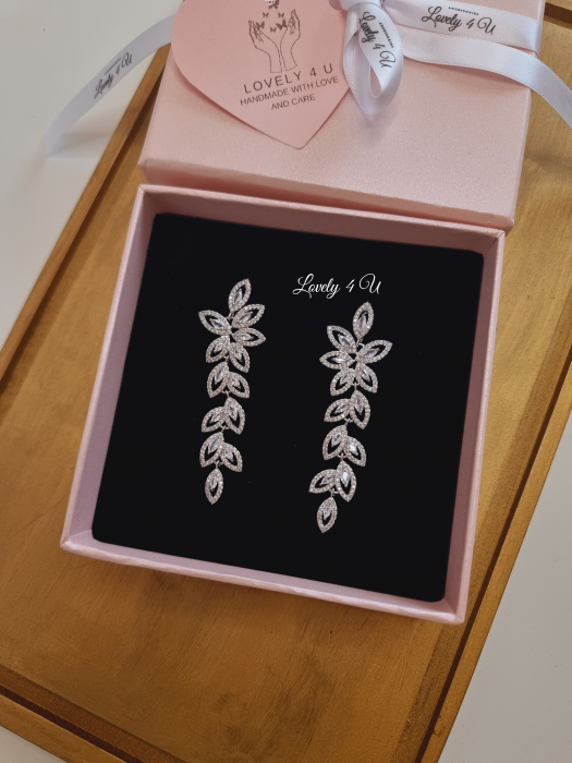accesorii lovely 4 u, cercei aur alb mireasa, cercei 2024 , cercei cu pietre, cercei cubic ziconia,  cercei lungi mireasa, bijuterii argint, bijuterii mireasa, bijuterii nunta, bijuterii ziconiu, cadouri pentru ea, cercei argint, cercei cristale swarovski, cercei discreti, cercei eleganti mireasa, cercei handmade, cercei mireasa, cercei picaturi mireasa, [2]