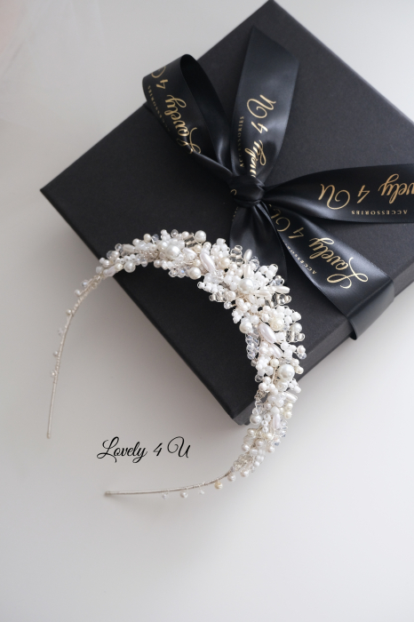 CORONITA MIREASA, DIADEMA MIREASA, CORONITA MIREASA, DIADEMA MIREASA,  BIJUTERII PAR MIREASA, CORONITA ROMANIA, TIARA MIREASA, ACCESORII LOVELY 4 U, CORONITA CU PERLE, CORONITE MIRESE, DIADEME MIRESE, Accesorii nunta, CORONITA MIREASA CU PERLE, COROANA, set coronita si cercei mireasa, coronita mireasa cu perle, coronita mireasa cu frunze, coronita si cercei mireasa, tiara mireasa, tiara si cercei mireasa, coronita handmade, coronita personalizata mireasa, coronite de par mirese, coafuri cu coronita mirese, coafuri cu diademe mirese, set accesorii mireasa, set bijuterii mireasa, coronita premium mireasa BIJUTERII PAR MIREASA, TIARA MIREASA, ACCESORII LOVELY 4 U, CORONITA CU PERLE, CORONITE MIRESE, DIADEME MIRESE, Accesorii nunta, CORONITA MIREASA CU PERLE, COROANA [6]