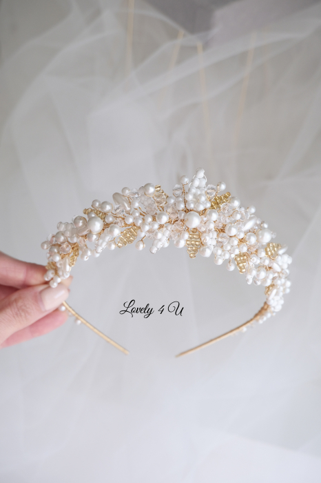 CORONITA MIREASA, CORONITA AURIE MIREASA, CORONITA MIREASA CU PERLE, CORONITA CU FRUNZE,  CORONITA SI CERCEI MIREASA,  DIADEMA MIREASA, COAFURI MIREASA, IDEI nunta. BIJUTERII MIREASA, TIARA MIREASA, ACCESORII LOVELY 4 U, BIJUTERII 2024, CORONITE MIRESE, DIADEME MIRESE, NUNTA 2024, ROCHIE MIREASA, [6]