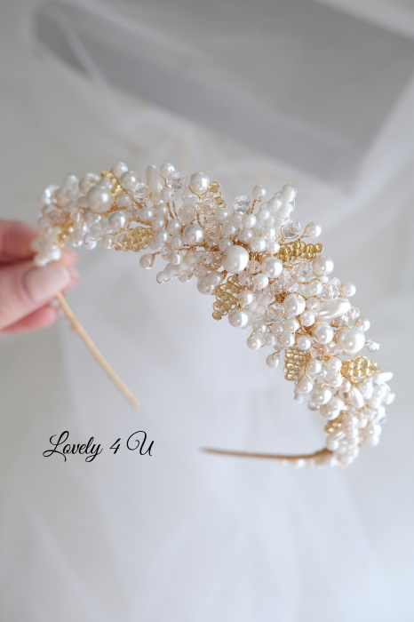 CORONITA MIREASA, CORONITA AURIE MIREASA, CORONITA MIREASA CU PERLE, CORONITA CU FRUNZE,  CORONITA SI CERCEI MIREASA,  DIADEMA MIREASA, COAFURI MIREASA, IDEI nunta. BIJUTERII MIREASA, TIARA MIREASA, ACCESORII LOVELY 4 U, BIJUTERII 2024, CORONITE MIRESE, DIADEME MIRESE, NUNTA 2024, ROCHIE MIREASA, [5]