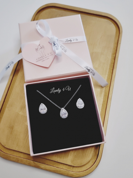 SET AUR , BIJUTERII AUR, SET ARGINTIU, CERCEI MICI , PIETRE ZIRCONIU, BIJUTERII ZIRCONIU, CUBIC ZIRCONIU, ACCESORII LOVELY 4 U, ACCESORII MIREASA, BIJUTERII MIREASA, BIJUTERII ARGINTII, CERCEI  RODIU, cercei picatura, lantisor cu pandativ, bijuterii mireasa cu zirconiu, bijuterii eveniment, accesorii nunta, accesorii nasa, accesorii si bijuterii cununie [8]