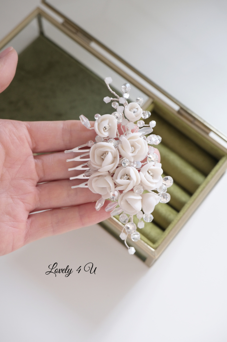 agrafa par mireasa cu trandafiri, agrafa - pin coc mireasa, agrafa par mireasa cu flori, diadema mireasa cu flori, pieptan mic mireasa cu flori, pieptan cu bujori, pieptan voal mireasa, accesorii lovely 4 u, diadema si cercei mireasa, set accesorii mireasa, set diadema si cercei mireasa, set diadema bratara si cercei mireasa, accesorii de par mireasa [14]