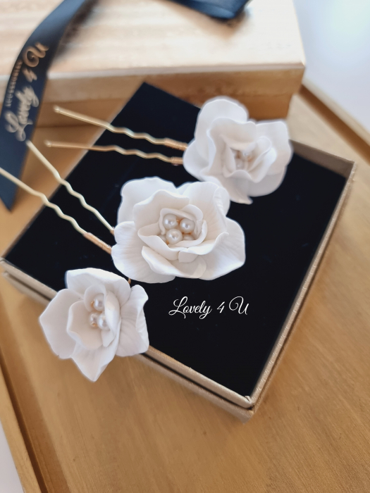 agrafa par mireasa cu perle, agrafa par mireasa cu flori, pin coc mireasa, set agrafe pentru mirese, ormamente per mireasa, perle, accesorii de par handmade, accesorii lovely 4 u ,  diadema mireasa cu flori, pieptan mic mireasa cu flori, pieptan cu bujori, pieptan voal mireasa, accesorii lovely 4 u, diadema si cercei mireasa, set accesorii mireasa, set diadema si cercei mireasa, set diadema bratara si cercei mireasa, accesorii de par mireasa, ornament par mireasa, decoratiuni de par pentru mirese, [9]