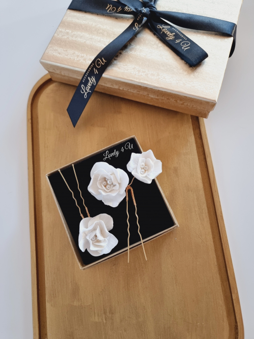 agrafa par mireasa cu perle, agrafa par mireasa cu flori, pin coc mireasa, set agrafe pentru mirese, ormamente per mireasa, perle, accesorii de par handmade, accesorii lovely 4 u ,  diadema mireasa cu flori, pieptan mic mireasa cu flori, pieptan cu bujori, pieptan voal mireasa, accesorii lovely 4 u, diadema si cercei mireasa, set accesorii mireasa, set diadema si cercei mireasa, set diadema bratara si cercei mireasa, accesorii de par mireasa, ornament par mireasa, decoratiuni de par pentru mirese, [23]