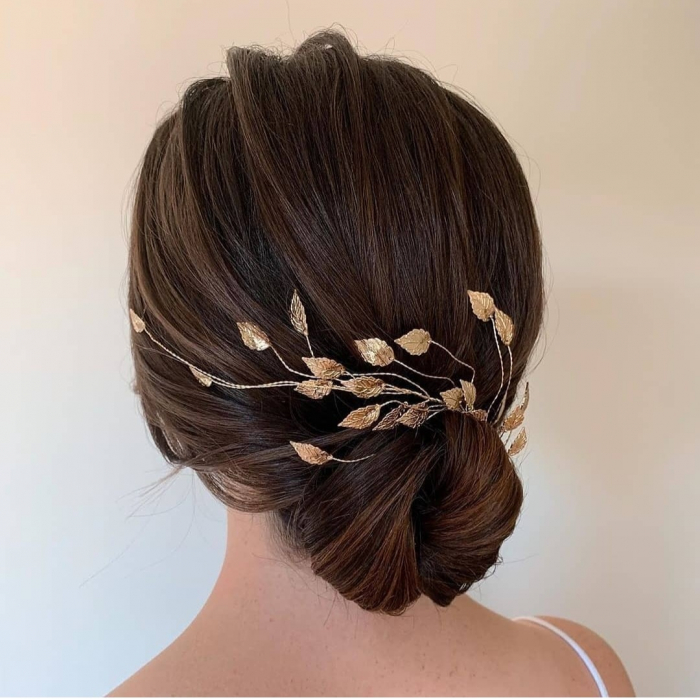 Accesorii mirese, Accesorii nasa , Agrafa stil grecesc,Diadema LORIS – Accesoriu Handmade Elegant pentru Mirese, Diadema LORIS – Frunzulițe Metalice Placate cu Aur 18K, Diadema LORIS – Design Sofisticat și Natural, Diadema LORIS – Perfectă pentru Cocuri și Împletituri, Diadema LORIS – Accesoriu Versatil pentru Mirese, Diadema LORIS – Varianta Argintie cu Pietricele Verzi, Diadema LORIS – Strălucire și Eleganță pentru Evenimente Speciale, Accesorii de par cu frunze aurii,Accesorii  frunza, accesoriu de par mirese cu frunze, bijuterii par mireasa, agrafe coc mireasa, Accesorii stil grecesc, Accesorii LOVELY 4 U [8]