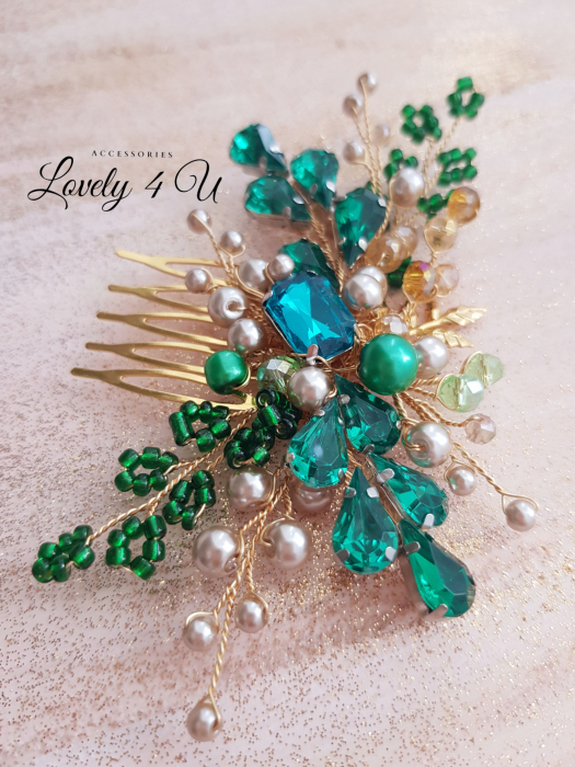 Agrafa verde, agrafa aurie, bijuterii cu nuante verzi, accesorii cu perle verzi, diadema aurie, diadema verde, pieptan nasa, accesorii de par nasa, accesorii cununie civila, accesorii domnisoare de onare, agrafa cu perle, frunze aurii, perle aurii [6]