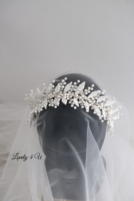 accesorii handmade, accesorii nunta, accesorii par mireasa, accesoriu par cu frunzulite, accesoriu par desfacut mireasa, aranjamente par, bijuterii mireasa, bijuterii par, bridal hairstyles, coafuri mirese, coronita mireasa, coronita printesa, de pus in par, decoratiuni par mireasa, diademe mireasa, tiara mireasa Descriere Informații suplimentare Recenzii (0) [8]