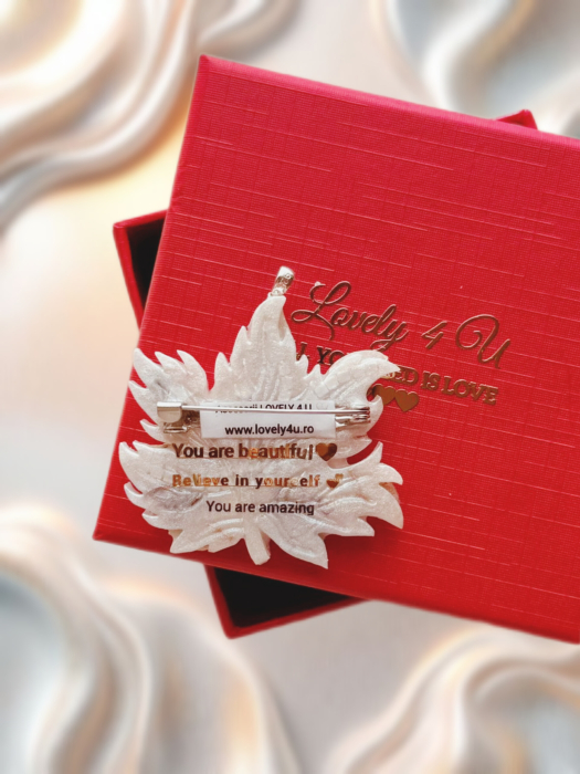 Magia din Tine” – Broșă Frunză cu Perle ale Feminității : perle Baroc, perle naturale, perle Swarovski, piata lunii, broșă eleganta handmade cu mesaj pe verso : YOU ARE BEAUTIFUL, YOU ARE AMAZING [3]