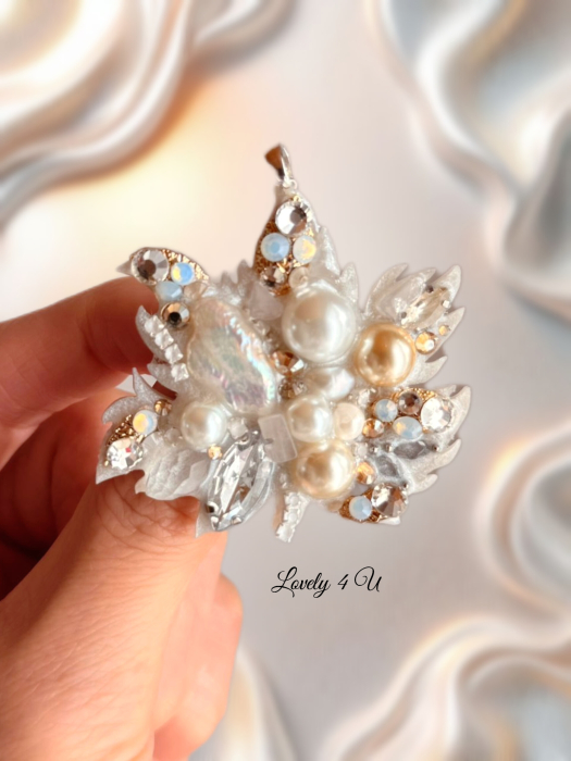 Magia din Tine” – Broșă Frunză cu Perle ale Feminității : perle Baroc, perle naturale, perle Swarovski, piata lunii, broșă eleganta handmade cu mesaj pe verso : YOU ARE BEAUTIFUL, YOU ARE AMAZING [5]