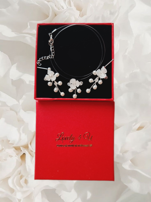 Set bijuterii colier și cercei NARINA - Bijuterii handmade mireasă/ nașa, set cu perle și flori, cristale - colier invizibil cu pandantiv și cercei argint [5]