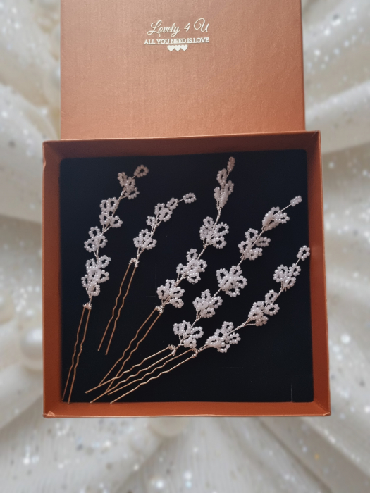 agrafe mireasă handmade,  agrafe coc mireasă,  accesorii păr mireasă dantelate,  agrafe mireasă cu pietricele,  agrafe fir argintiu,  set agrafe păr nunta,  accesorii coafuri texturate,  agrafe elegante pentru nuntă,  agrafe mireasă stil boho,  accesorii de păr cu aspect dantelat,  agrafe romantice păr mireasă,  set pinuri de coc handmade,  accesorii delicate păr mireasă,  bijuterii păr handmade argint,  accesorii mireasă lucrate manual,  Lovely 4 U agrafe mireasă,  agrafe păr eveniment special,  agrafe coc argintii,  agrafe păr nunți, botezuri, cununie,  set agrafe cu pietricele și fir argintiu,  piese unicat păr mireasă,  accesorii de păr pentru mirese romantice,  agrafe mireasă stil minimalist,  agrafe cu strălucire discretă,  agrafe handmade Romania [2]